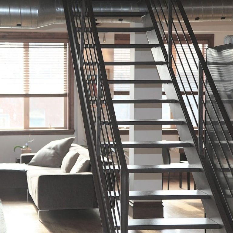 Holztreppe Freikonstruktion